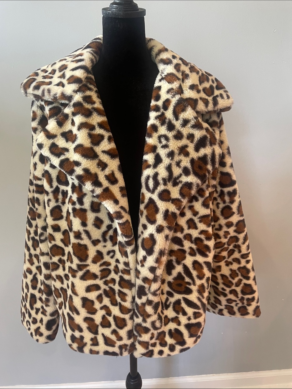 Leopard Print Faux Fur Jacket medium size like new open style - glam
